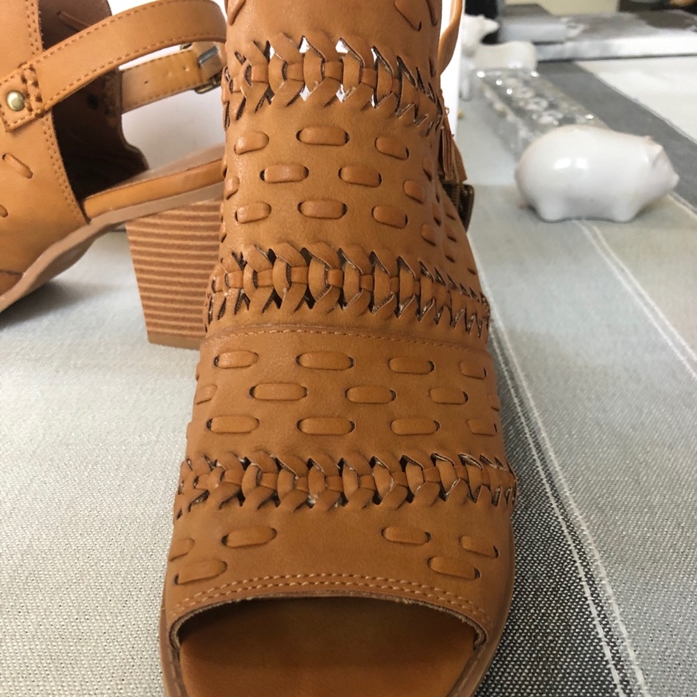 Heels - Picture 2 of 3